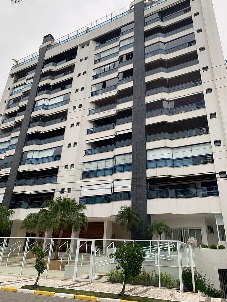 Condomínio completo 250m da praia