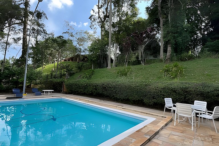 Piscina aquecida - cond. seguro com muito verde