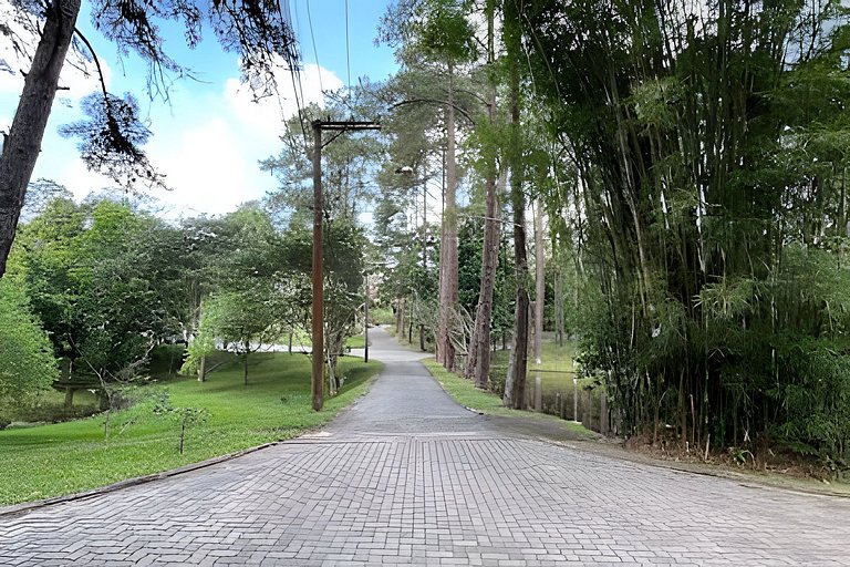 Cond. Fechado 50min de SP - muita área verde.