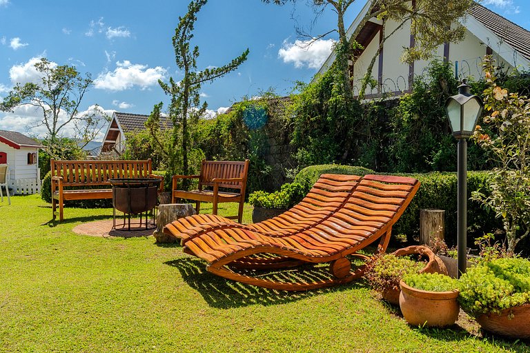 Quintal amplo, 4 quartos, 8min Parque Capivari