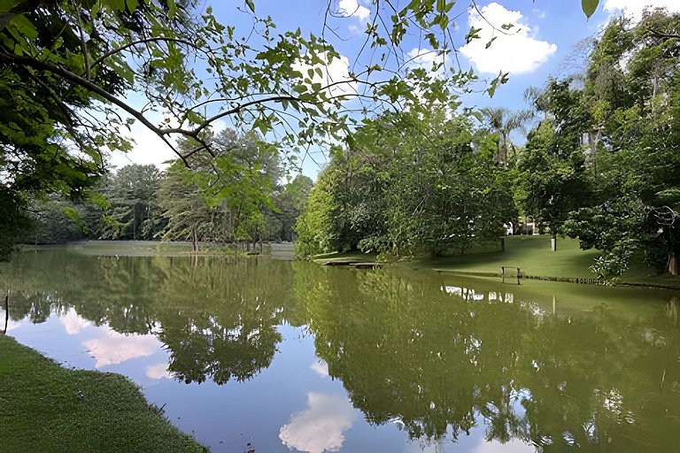 Piscina aquecida - cond. seguro com muito verde
