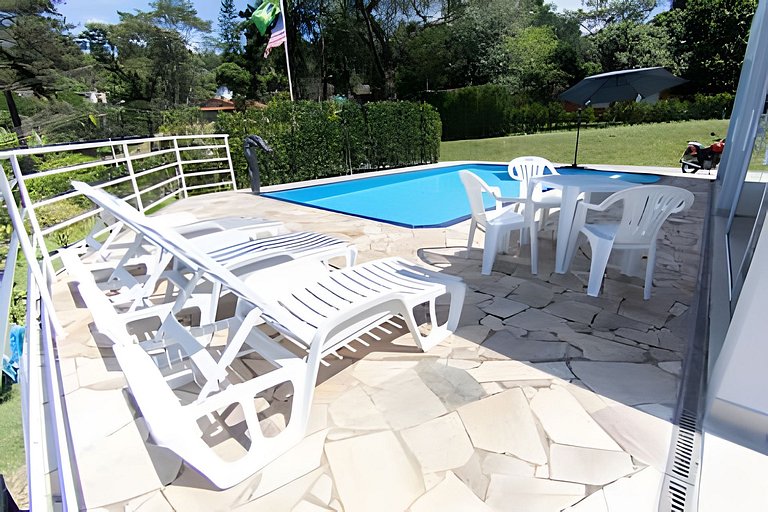 Piscina aquecida - cond. seguro com muito verde