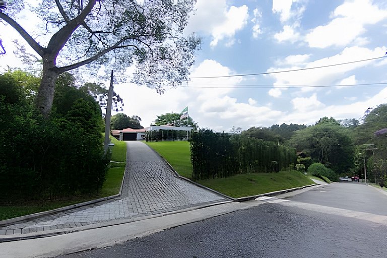 Piscina aquecida - cond. seguro com muito verde