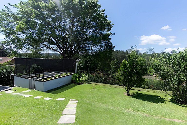 Piscina aquecida - cond. seguro com muito verde