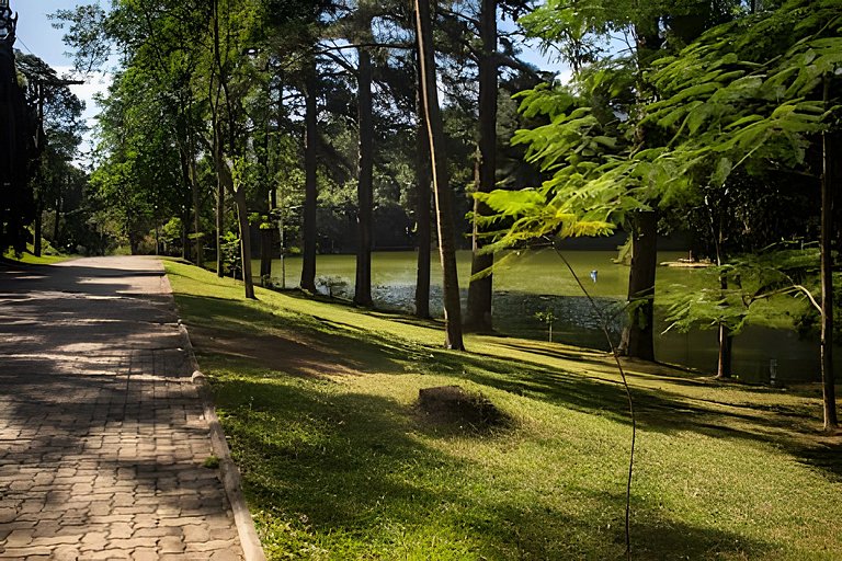 Piscina aquecida - cond. seguro com muito verde
