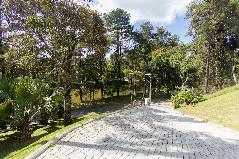 Cond. Fechado 50min de SP - muita área verde.