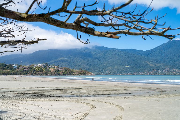 Barequeçaba - Pé na areia - 6 suítes