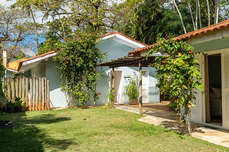 Barequeçaba - Pé na areia - 6 suítes
