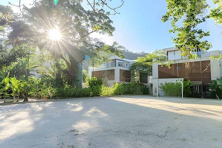 Condiminio alto padrão - 100m da praia