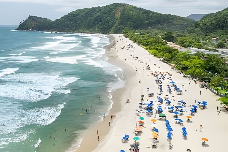 Pé na areia, 4 suítes, canto nobre Camburi.