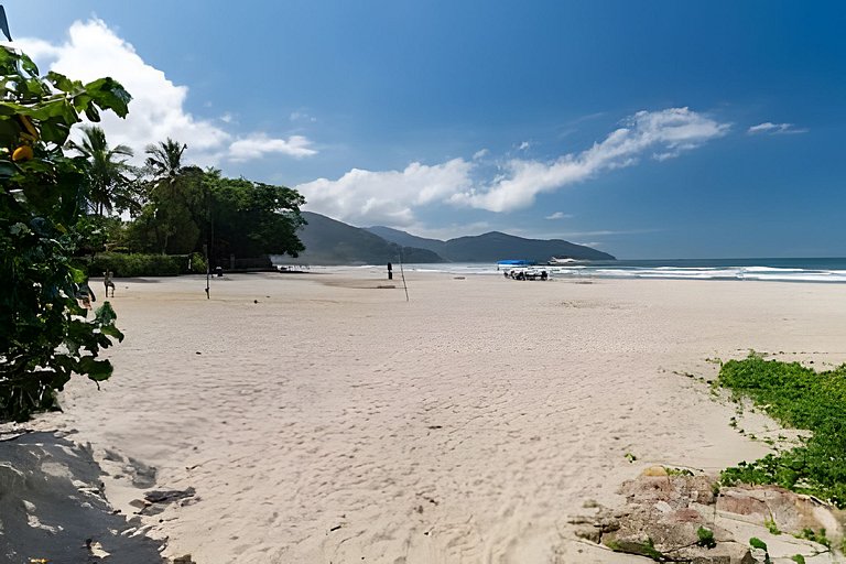 Pé na areia, 4 suítes, canto nobre Camburi (05)