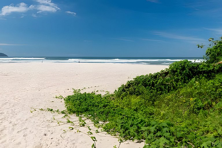 Pé na areia, 4 suítes, canto nobre Camburi (05)