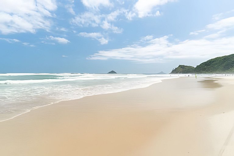 Pé na areia, 4 suítes, canto nobre Camburi (05)