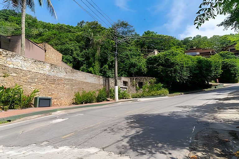 Pé na areia, 4 suítes, canto nobre Camburi.