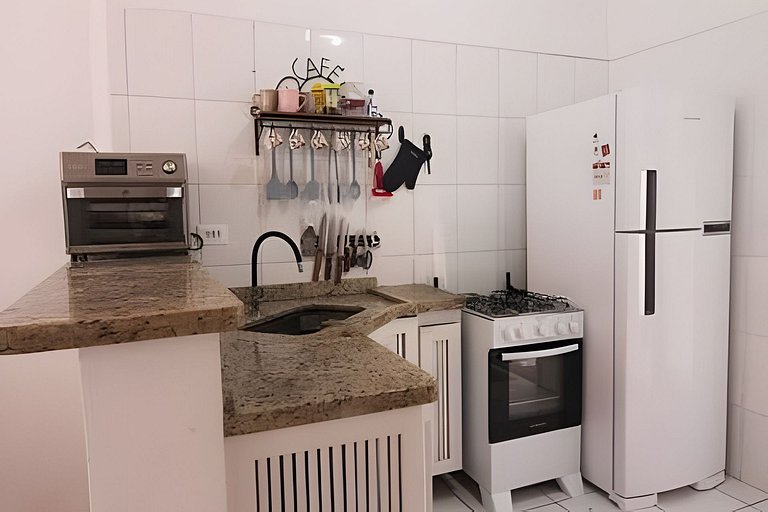Condomínio com piscina - 80m da praia