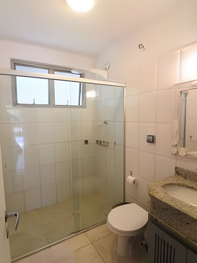Condomínio com piscina - 80m da praia
