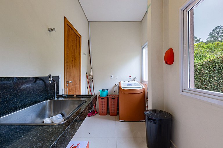 Casa em cond. fechado com muita área verde