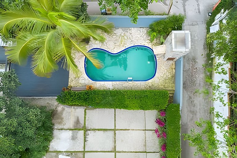 Condomínio com piscina - 80m da praia