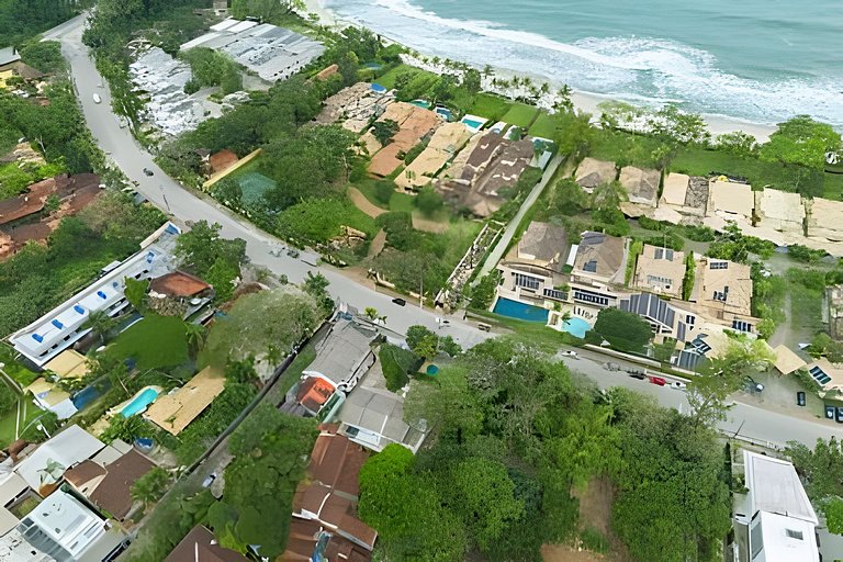 Condomínio com piscina - 80m da praia