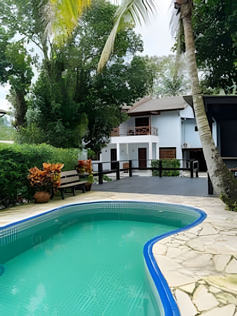 Condomínio com piscina - 80m da praia