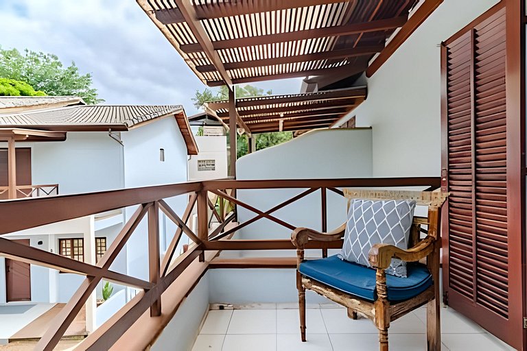 Condomínio com piscina - 80m da praia