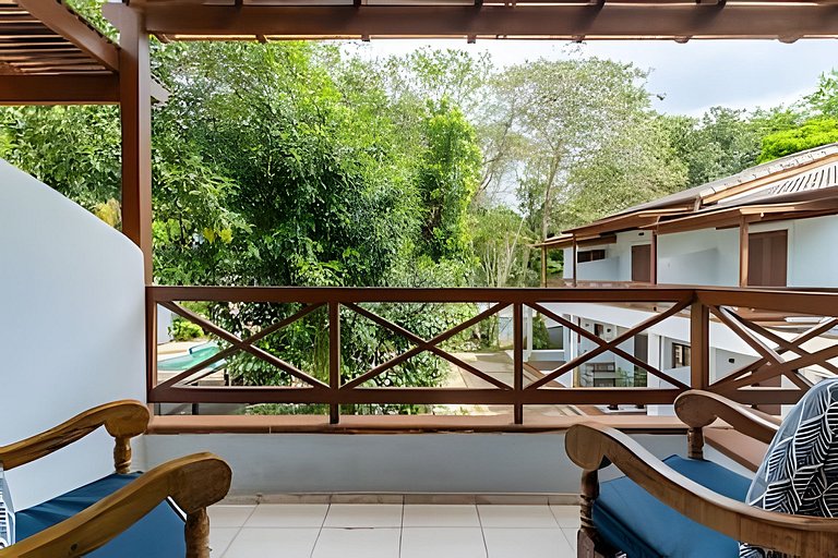 Condomínio com piscina - 80m da praia