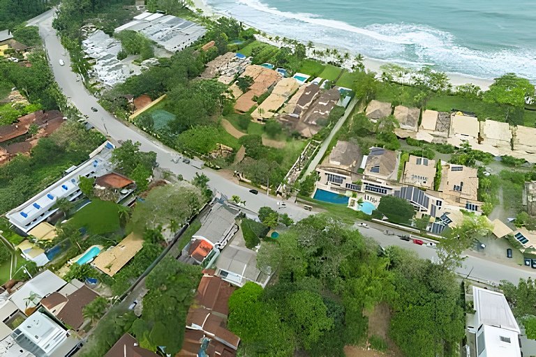 Condomínio com piscina - 80m da praia