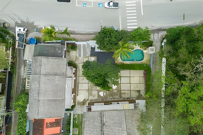 Condomínio com piscina - 80m da praia