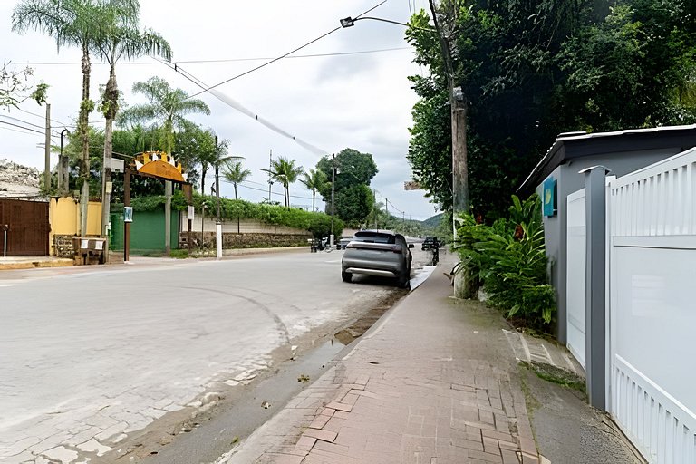 Condomínio com piscina - 80m da praia