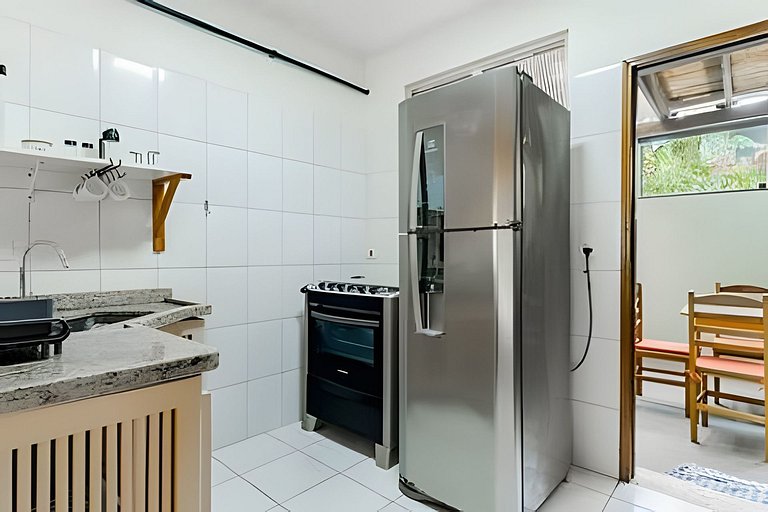 Condomínio com piscina - 80m da praia