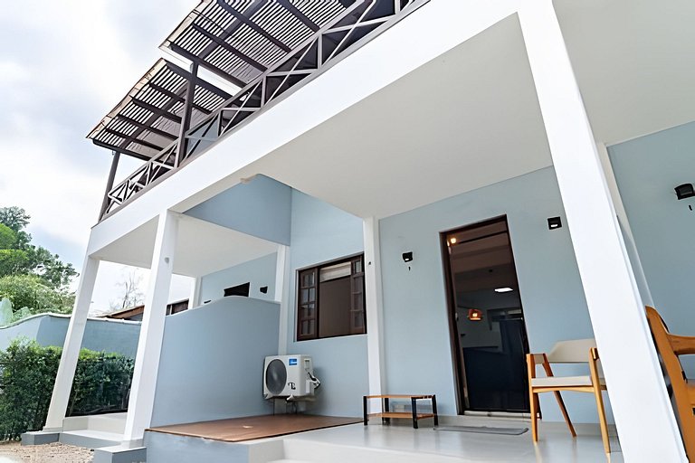 Condomínio com piscina - 80m da praia