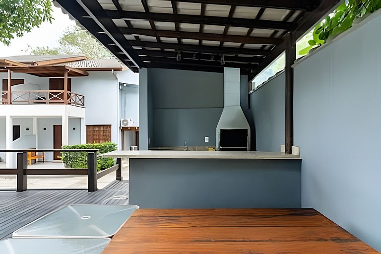 Condomínio com piscina - 80m da praia
