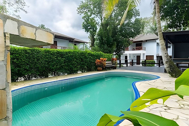 Condomínio com piscina - 80m da praia