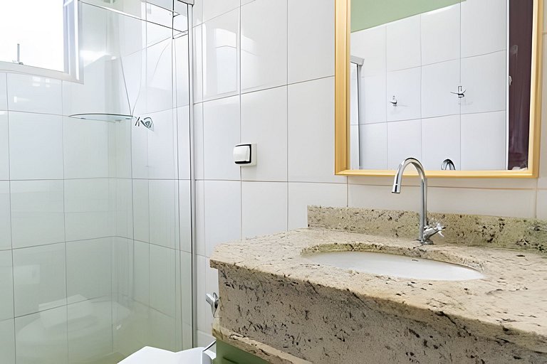 Condomínio com piscina - 80m da praia