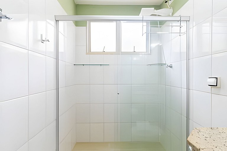 Condomínio com piscina - 80m da praia