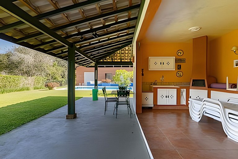 Casa em cond. fechado com muita área verde