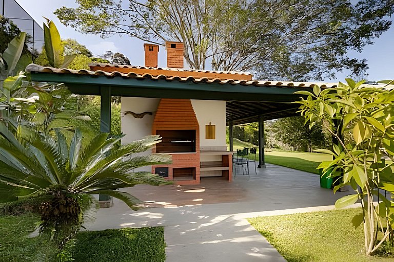 Casa em cond. fechado com muita área verde