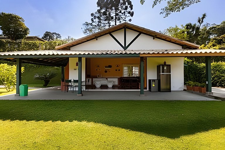 Casa em cond. fechado com muita área verde