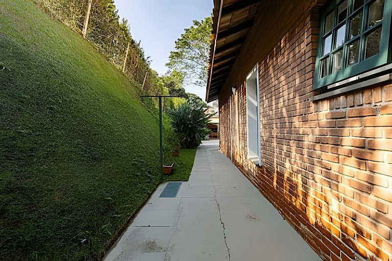Casa em cond. fechado com muita área verde