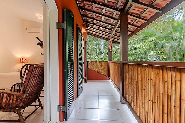 Casa em cond. 150m da praia