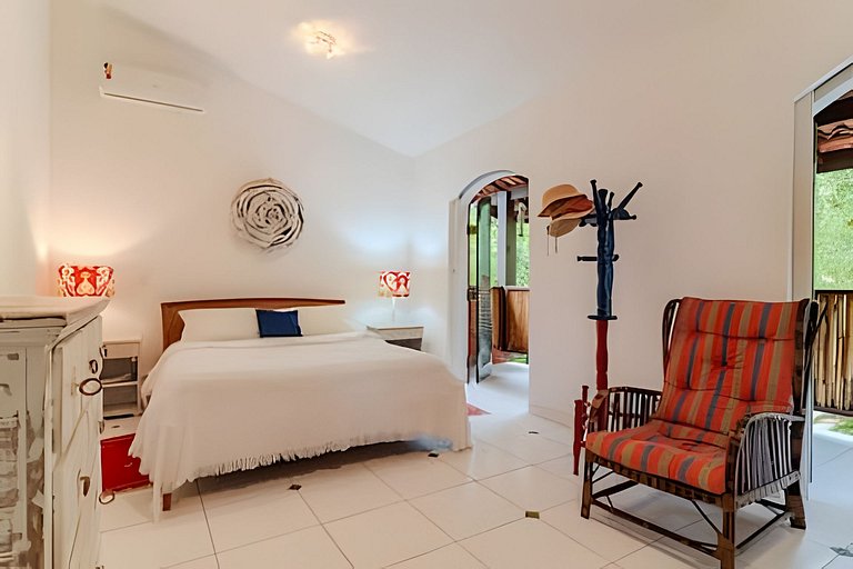 Casa em cond. 150m da praia