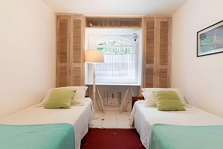 Casa em cond. 150m da praia