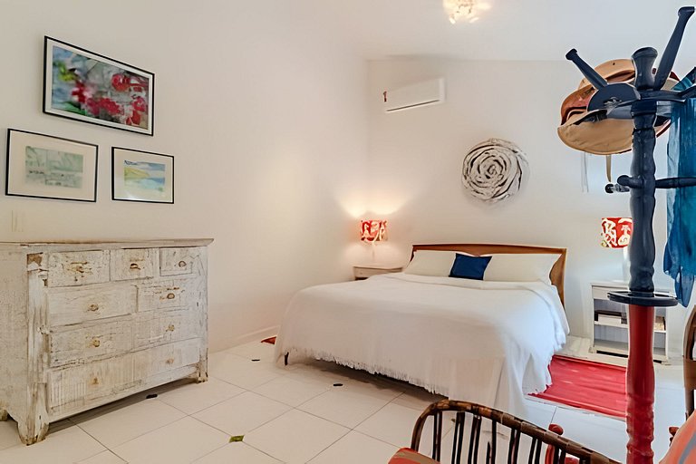 Casa em cond. 150m da praia