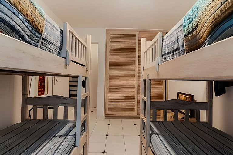 Casa em cond. 150m da praia