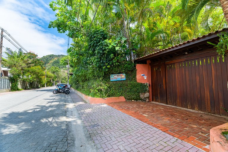 Casa em cond. 150m da praia