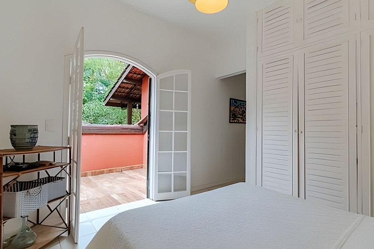 Casa em cond. 150m da praia