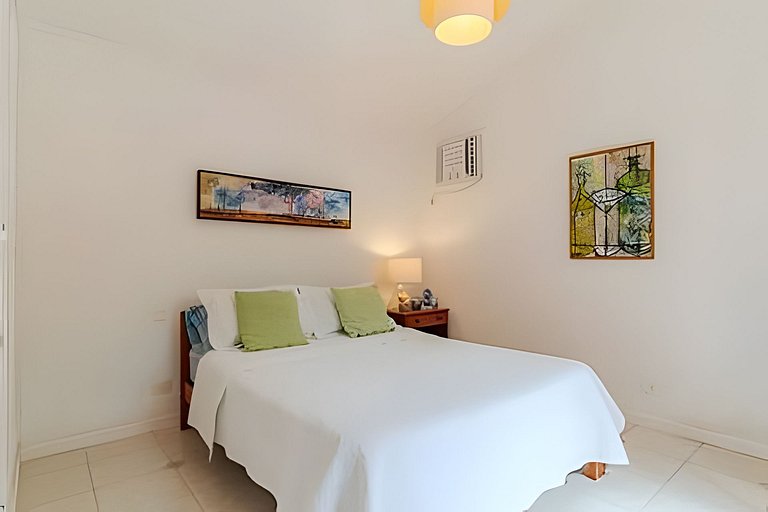 Casa em cond. 150m da praia