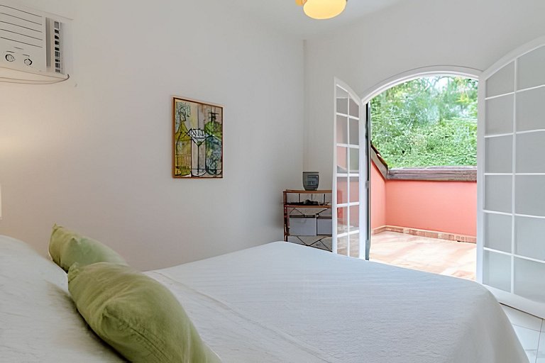 Casa em cond. 150m da praia