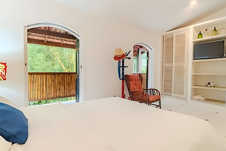 Casa em cond. 150m da praia