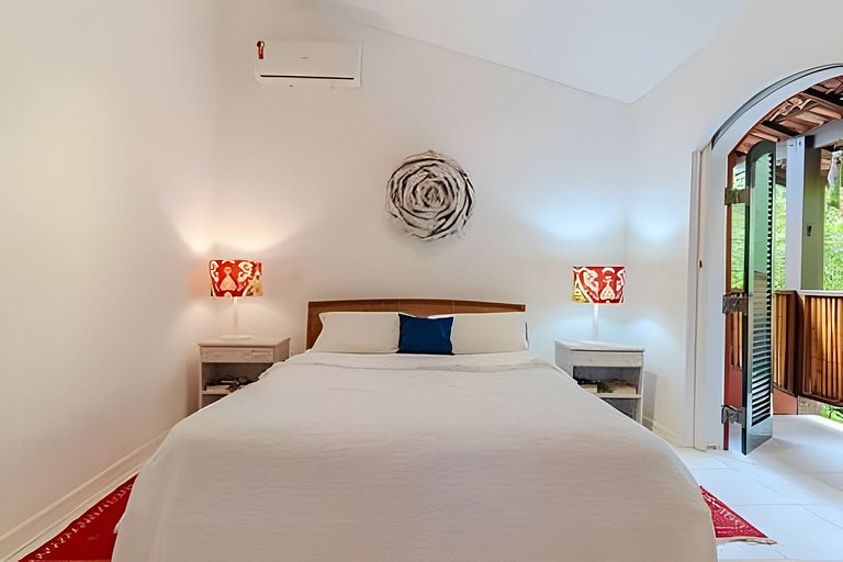 Casa em cond. 150m da praia